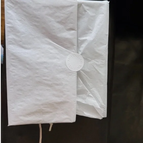 Tiffany & Co. Elegant Gold Drop Earrings - Picture 8 of 13